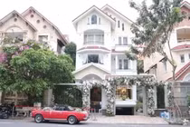 Biệt thự hàng chục tỷ đồng của Đông Nhi - Ông Cao Thắng có gì?