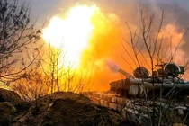 Nga đánh bom xuyên biên giới, quân tinh nhuệ Ukraine tháo chạy khỏi Kursk