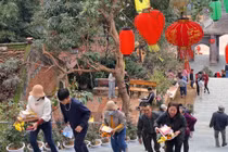 Dòng người đến Chùa Hương Tích Hà Tĩnh ngày đầu năm