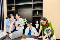 Tháo gỡ biển hiệu phòng khám “chui“ tại Gia Lai