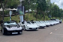 “Bua cafe” Đặng Lê Nguyên Vũ bỏ tiền tỉ "trưng" siêu xe tại Gumball 3000