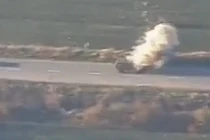 Khoảnh khắc hệ thống HIMARS của Ukraine bị UAV tự sát Nga làm nổ tung