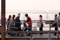 Cúng ông Công ông Táo: Xả rác xuống bừa bãi sẽ bị phạt nặng 