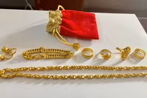 Lào Cai: “Trộm” 21 chỉ vàng khi đến nhà bạn chơi