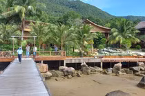 Cận cảnh loạt bungalow xây dựng trái phép trên biển ở Phú Quốc