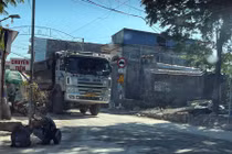 Tỉnh lộ 356 Hải Phòng oằn mình “cõng” binh đoàn xe tải