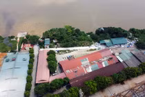 Hà Nội: Nhà xưởng, bến bãi nhếch nhác ven sông Hồng ở Ninh Sở