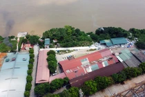 Hà Nội: Nhà xưởng, bến bãi nhếch nhác ven sông Hồng ở Ninh Sở