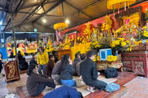 Đầu năm mới, Đền Chợ Củi đón hàng nghìn du khách dâng hương