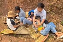  Ô tô lao xuống vực, 5 người thoát nạn thần kỳ