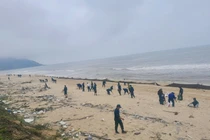  Huế căng mình thu gom hàng trăm tấn dầu vón cục