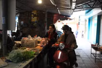 Đi chợ mở cửa sớm ngày mùng 2 Tết Giáp Thìn 