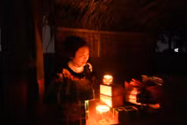 Phiên chợ Âm Dương “ma mị”, may mắn mới mua được thứ này