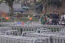 Trận địa pháo hoa nội thành Hà Nội trước giờ khai hỏa