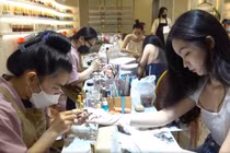 Làm đẹp ngày cận Tết: Phục vụ đến đêm