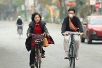 Sáng mùng 1 Tết, người Hà Nội thong dong đón năm mới