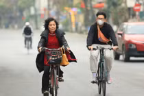 Sáng mùng 1 Tết, người Hà Nội thong dong đón năm mới