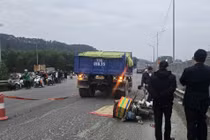 Huế: Xe tải va chạm với xe máy khiến người phụ nữ tử vong