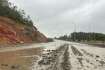 Đường vành đai nghìn tỉ ở Đà Nẵng ngập trong bùn