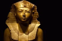 Nữ hoàng Ai Cập bị xóa thành tựu, bất ngờ lý do