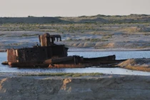 Hồ nước khổng lồ biến thành sa mạc trẻ nhất hành tinh