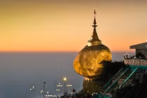 Tảng đá dát vàng ở Myanmar nằm ở vị trí “hiểm”, đứng vững trước động đất