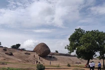 Những khối đá bí ẩn nhất hành tinh: Có khối 1.000 năm không đổ 