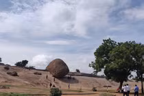 Những khối đá bí ẩn nhất hành tinh: Có khối 1.000 năm không đổ 