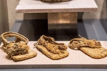 Mở mộ Lưu Bị, sởn da gà thấy thứ lạ lùng ngàn năm không mục nát 