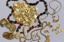 Mở mộ cổ 2.700 tuổi, phát choáng thấy hài cốt dát đầy vàng