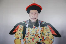 Càn Long sợ hãi nhường ngôi, sau khi thầy tướng số nói lời này