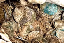 Tìm thấy kho báu tiền cổ khi xây nhà máy điện hạt nhân