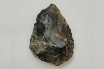 Vấp trúng tảng đá lạ, vớ bẫm báu vật 50.000 tuổi