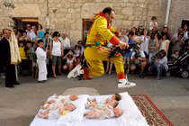 Những phong tục độc lạ nhất hành tinh, bất ngờ số 4