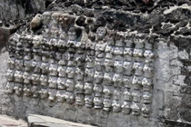 Khai quật ngôi đền cổ, chuyên gia “sợ hết hồn” thấy tháp sọ người