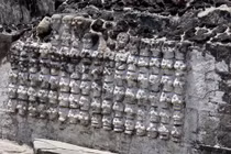 Khai quật ngôi đền cổ, chuyên gia “sợ hết hồn” thấy tháp sọ người