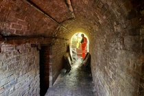 Bất ngờ phát hiện đường hầm bí mật 'bị bỏ quên' dưới nhà ga