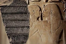 Kỳ lạ phiến đá xuyên không từ thế giới khác, chuyên gia đau đầu giải mã 