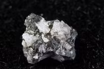 “Báu vật Trời ban” từ vật thể lạ rơi xuống Trái Đất