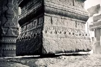 Bí ẩn không lời giải về cột đá không chạm đất ở đền thờ Veerbhadra-Ấn Độ