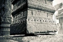 Bí ẩn không lời giải về cột đá không chạm đất ở đền thờ Veerbhadra-Ấn Độ