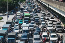 Chiều 30/8, Hà Nội “ngạt thở” vì giao thông ùn ứ giờ tan tầm