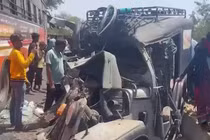 Ba xe tông nhau trên cao tốc ở Ấn Độ, 14 người thương vong