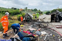 Ám ảnh hiện trường xe buýt TNGT 38 người thiệt mạng