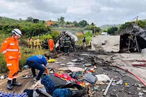 Ám ảnh hiện trường xe buýt TNGT 38 người thiệt mạng