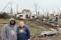 Mỹ: Lốc xoáy kinh hoàng càn quét, hàng chục người thiệt mạng