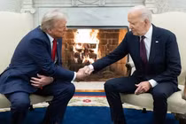 Ông Trump-Biden gặp gỡ, chuyên gia bật mí ngôn ngữ cơ thể 