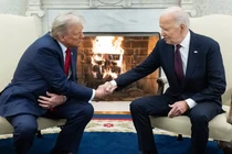 Ông Trump-Biden gặp gỡ, chuyên gia bật mí ngôn ngữ cơ thể 