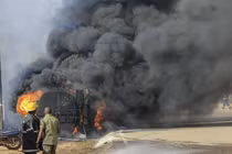 Ảnh hiện trường vụ xe bồn phát nổ, 11 người hôi xăng thiệt mạng