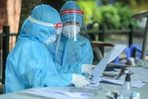 Tại sao hơn 9.600 nhân viên y tế xin thôi việc, bỏ việc?